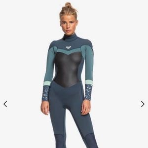 SOLDBrand New Roxy wet suit